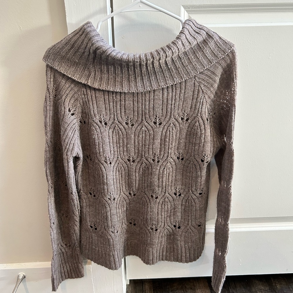 Two – one – two New York knitted women’s sweater. Color: mauve. Size: L